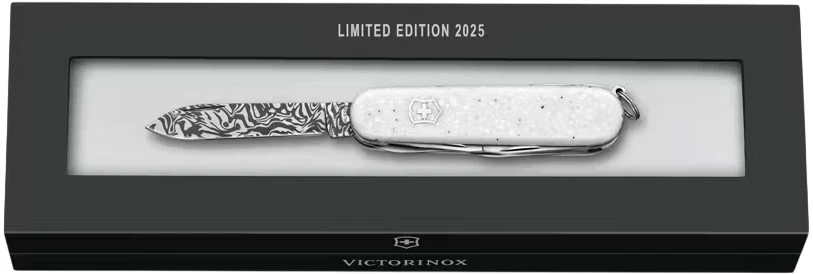 Navaja Limited Edition Companion Damascus 91mm Corian® Blanco 2025 Victorinox® 1.3901.J25 [Pieza] - Image 6