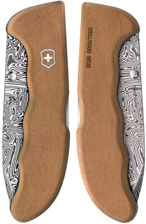 Navaja Limited Edition Evoke Wood Damast 130mm Madera 2026 Victorinox® 0.9410.J26 [Pieza] - Image 9