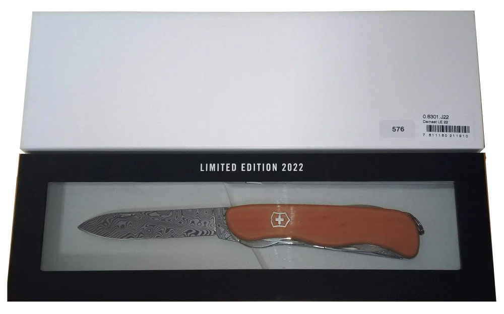 Navaja Limited Edition Picknicker Damascus 111mm Madera 2022 Victorinox® 0.8301.J22 [Pieza] - Image 4