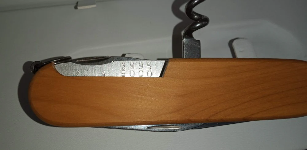 Navaja Limited Edition Spartan Damascus 91mm Madera 2014 Victorinox® 1.3601.J14 [Pieza] - Image 4